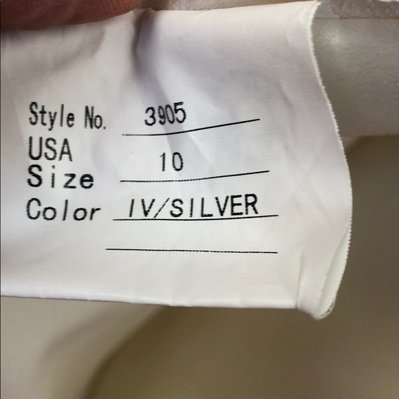 Ivory / silver formal with train size 10 - Picture 8 of 8